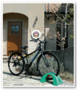 丈夫 で オシャレ な 自転車スタンド !!<br>サイクル・ポジション<br>選べる の3カラー!!