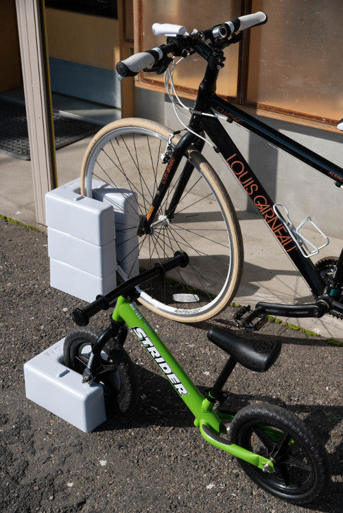 【お得な 2個セット】 U型ベースウエイト  フック付  BW-WHTF-2 ホワイト 10kg サイズはコンパクト! 重さは十分 ! ロープや ひもを結んで 固定可能!