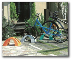 丈夫 で オシャレ な 自転車スタンド !!<br>サイクル・ポジション<br>選べる の3カラー！！
