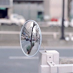 小型ガレージミラー　丸型210φ（直径210mm）【日本製　信栄物産】 壁面金具付き